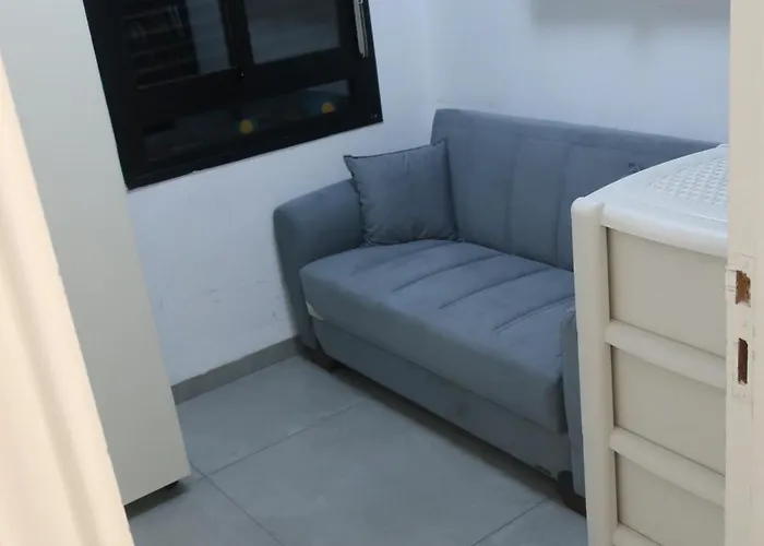 דירה קטנה לנופש בלב גאולה יפיפייה ומטופחת