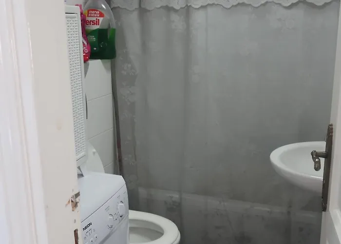 דירה קטנה לנופש בלב גאולה יפיפייה ומטופחת