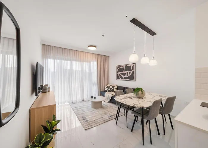 Stunning 1 Bedroom In City Center