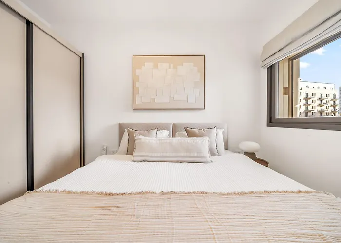 Stunning 1 Bedroom In City Center
